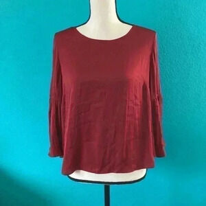 Vince camuto maroon red top in size small